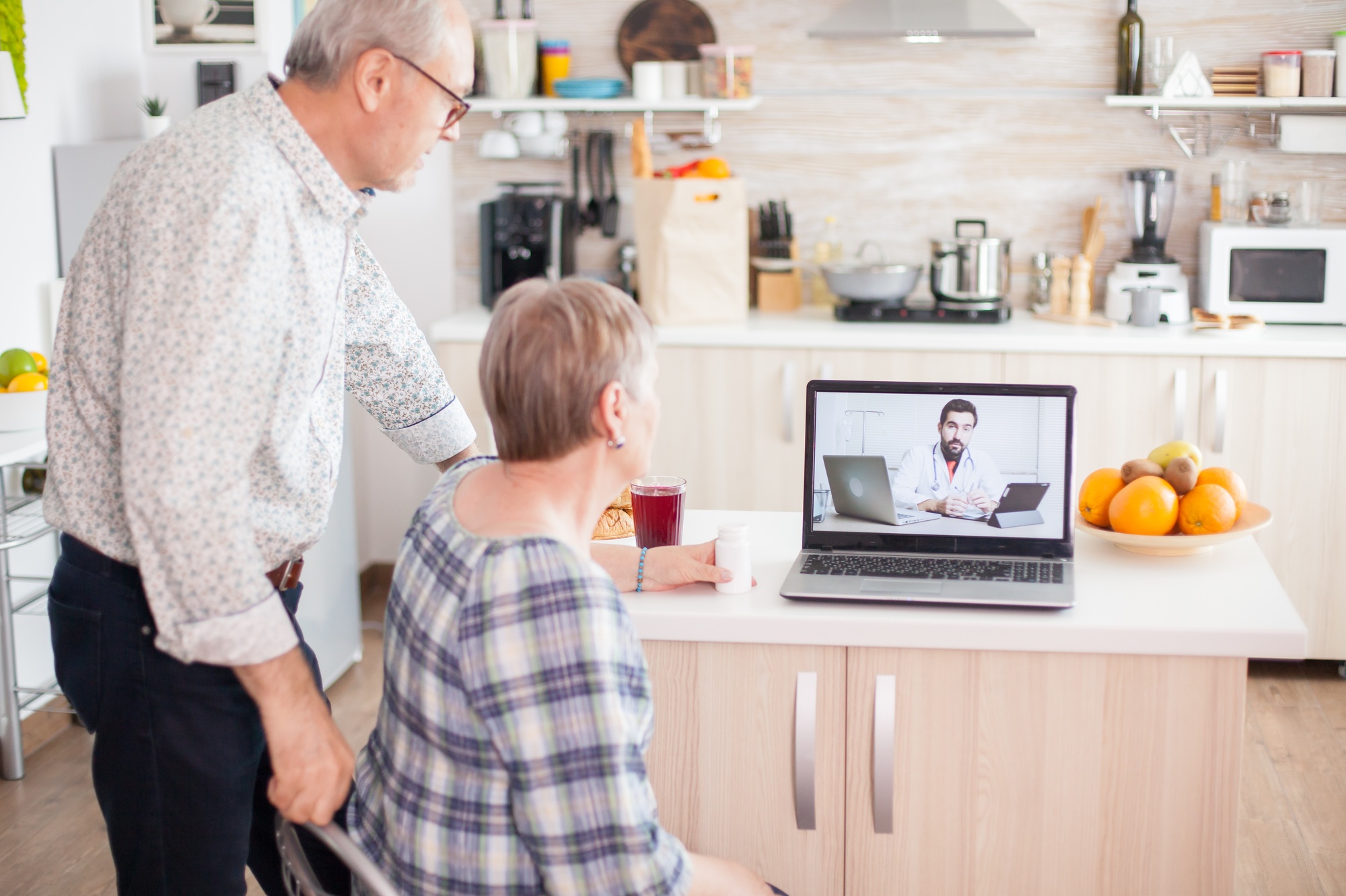 Inicio 5 Telemedicine for senior couple